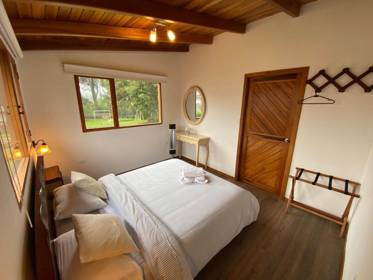 Hosteria Papagayo Cotopaxi Machachi Exterior foto